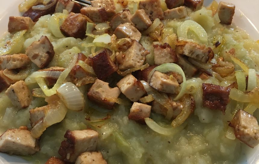 Spitzkohleintopf mit Mandel-Sesam-Tofu