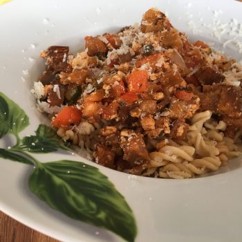 Kichererbsennudeln mit Gemüsesoße