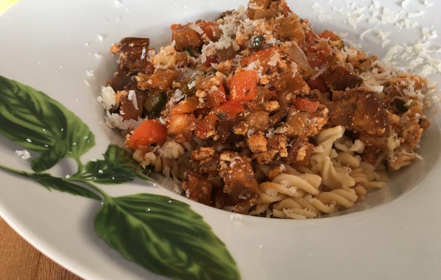 Kichererbsennudeln mit Gemüsesoße