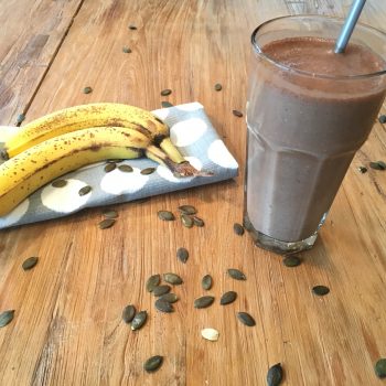 Magnesiumreicher Frühstücks-Smoothie für Eilige