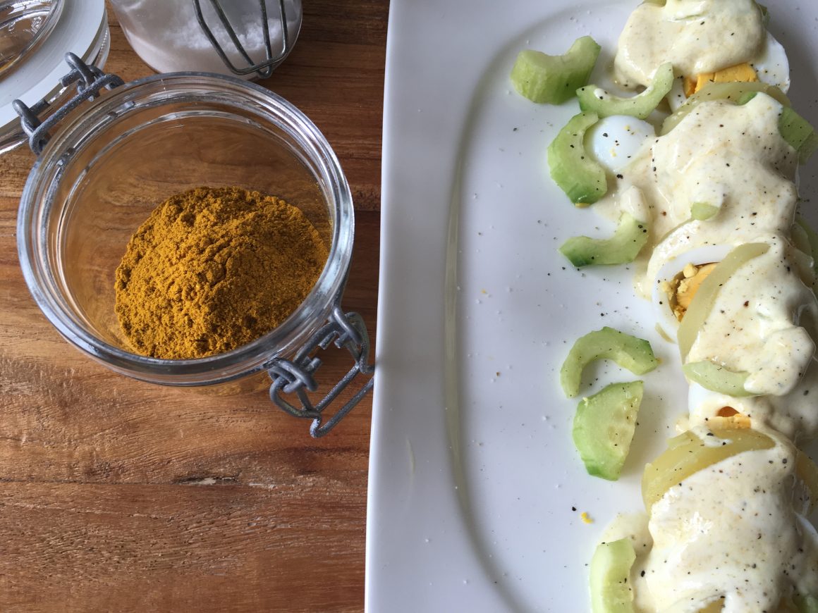 Kartoffel-Ei-Salat mit Joghurt-Curry-Dressing
