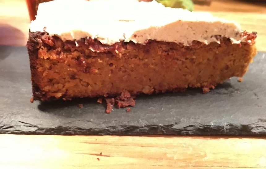 Saftiger Kürbiskuchen mit Cashew-Sahne „vegan, glutenfrei und ohne Zucker“