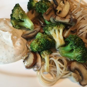 Vollkornreis-Spaghetti mit Gemüse und Soja-Quark-Dipp (einfach und schnell)