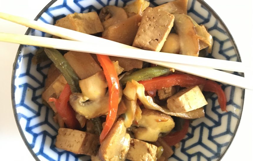 Chinesische Gemüsepfanne mit Tofu – low carb und vegan