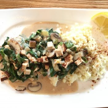 Mangold-Champignon-Gemüse in cremiger Cashewsoße mit Blumenkohlreis -vegan-