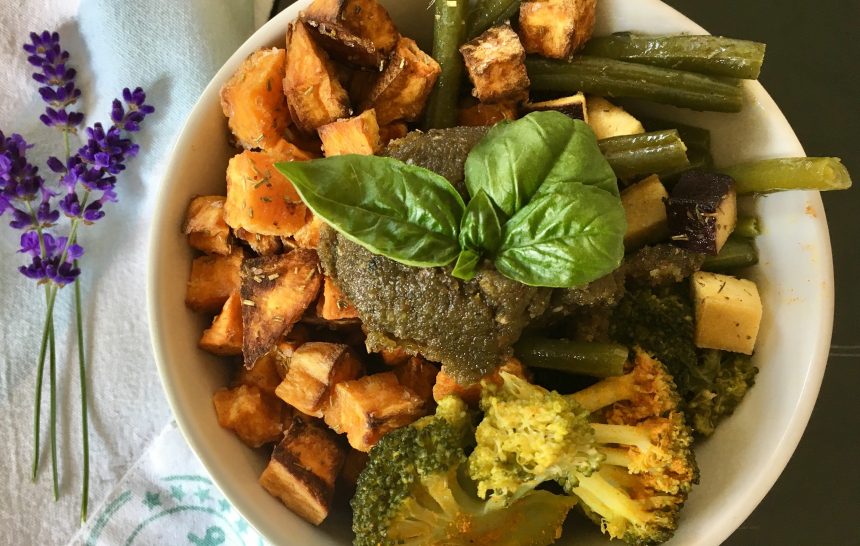 Buddha Bowl: Green-Power mit Basilikum-Marzipan