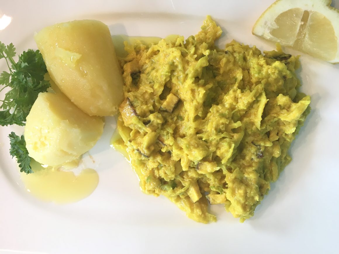 Wirsingkohl mit Kurkuma und Cremiger Mandelsoße -vegan-