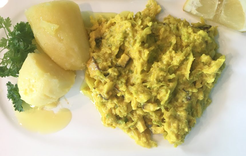 Wirsingkohl mit Kurkuma und Cremiger Mandelsoße -vegan-