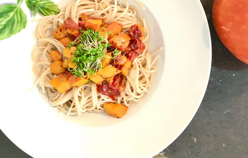 Vollkornreis-Spaghetti mit Kürbis-Arrabiata -vegan, glutenfrei-